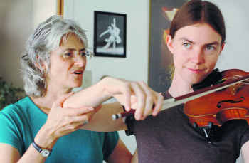 Phyllis Richmond works with violinist